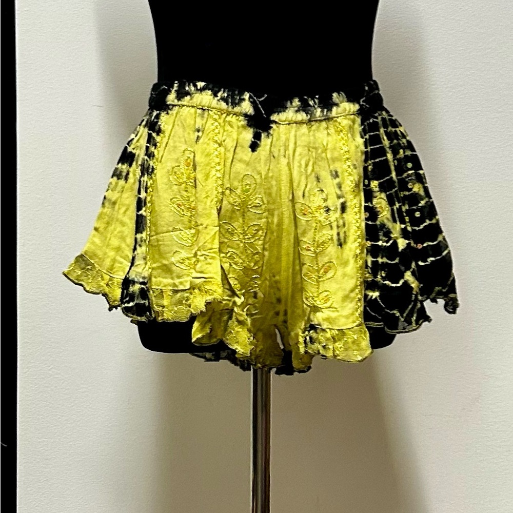 Chelsea &Violet Black and yellow skort , Small…NWOT